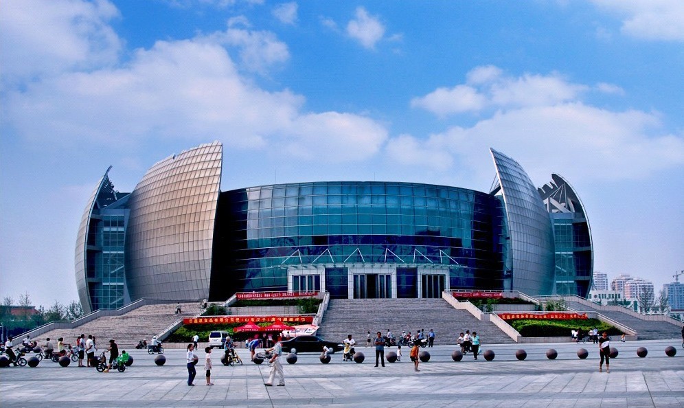 18菏泽大剧院，荣获2010-2011年度“鲁班奖”.jpg